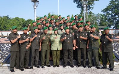 Dalam rangka memperingati HUT ke-75 Bekang Ankatan Darat (Bekangad), Lekol Cba Aris Subekti S.I.P. pimpin Ziarah Rombongan personel Bekang Akmil ke Taman Makam Pahlawan TMP Giri Dharmoloyo Magelang. Jum’at (22/03/2024).