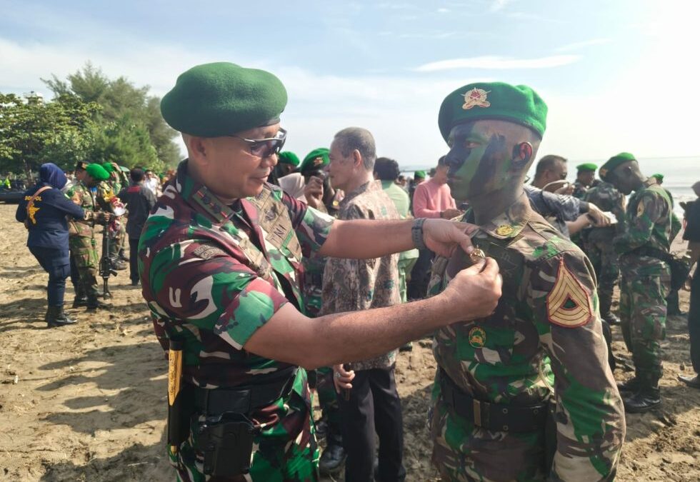 Taruna Akmil Kecabangan Infanteri Resmi Menyandang Baret dan Brevet Infanteri