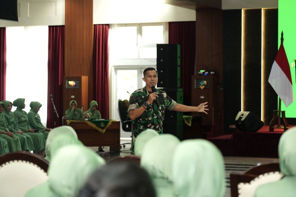 Penyuluhan Hukum Persit Akmil Waspada Arisan dan Investasi Ilegal