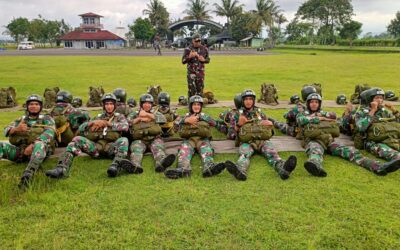 Peninjauan Danyontar Wreda Dalam Latihan Penerjunan Taruna Akademi Militer