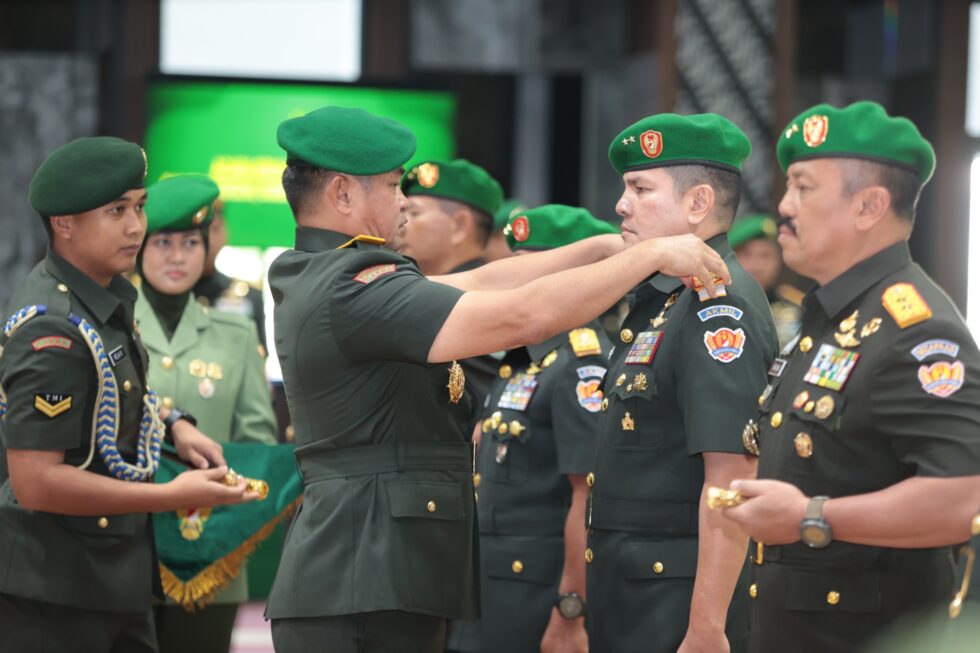 Kasad Pimpin Sertijab Gubernur Akmil