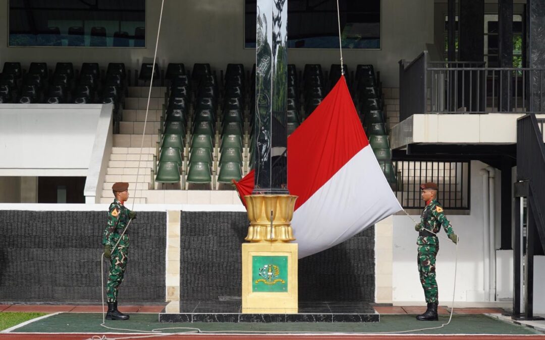Gubernur Akmil Pimpin Upacara Bendera 17-an Tekankan Disiplin dan Optimalisasi Kinerja Jajaran