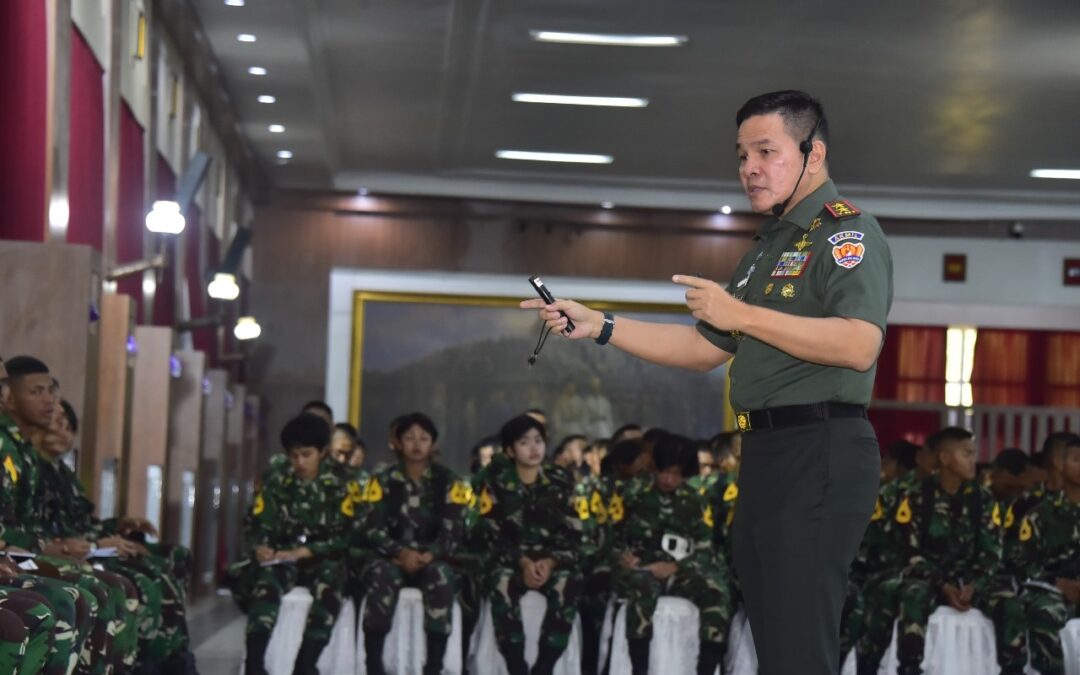Ceramah Gubernur Akmil Kepada Taruna Tentang Sejarah Papua Kembali Ke Pangkuan Ibu Pertiwi