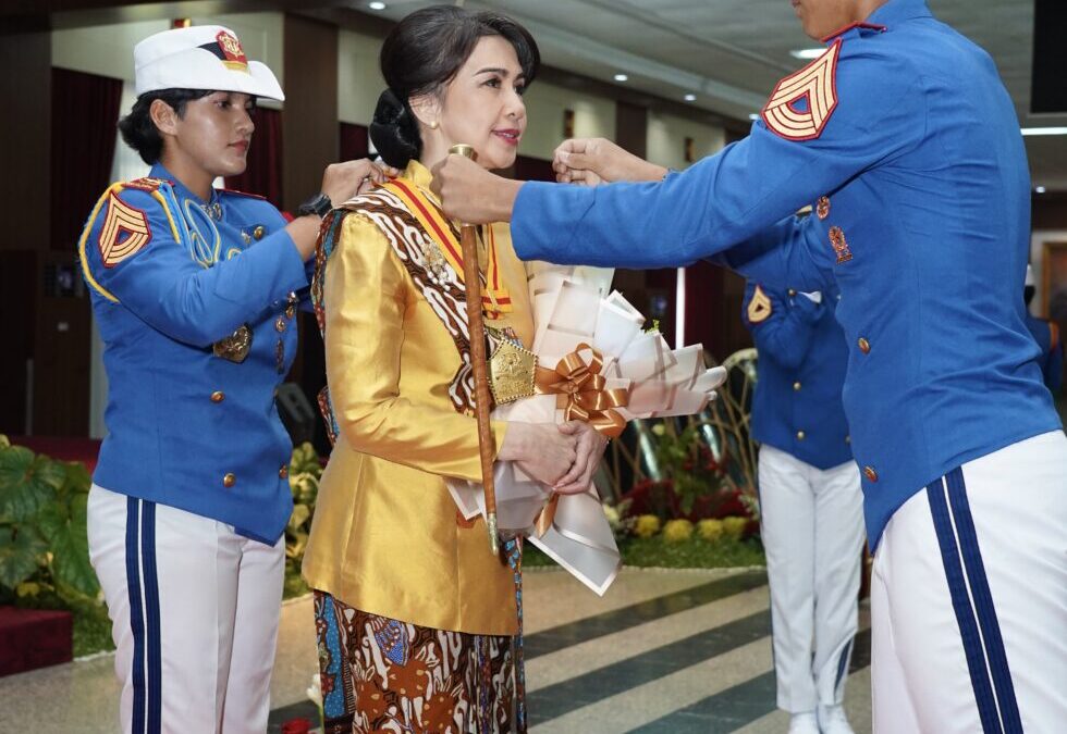 Ny. Tanya Rano Tilaar Resmi Dikukuhkan Sebagai Ibu Asuh Taruna Akmil