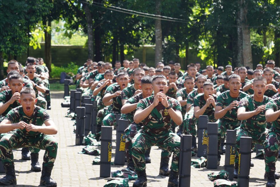Taruna Akmil Menerima Pembekalan Kepemimpinan Lapangan dari “The King of Sparko”
