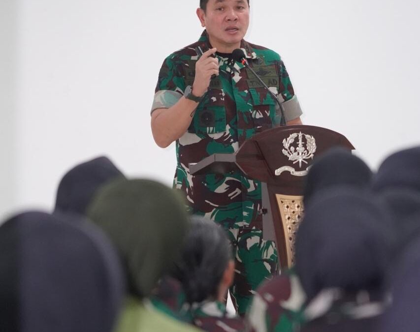 Gubernur Akmil Berikan Pengarahan kepada Kowad Subkoor Akmil pada Pertemuan Rutin Triwulan IV