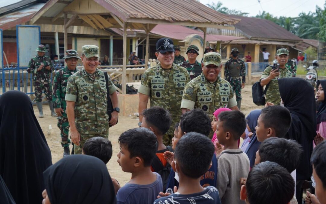 Wakasad Didampingi Gubernur Akmil Tinjau Latsitardanus di Aceh