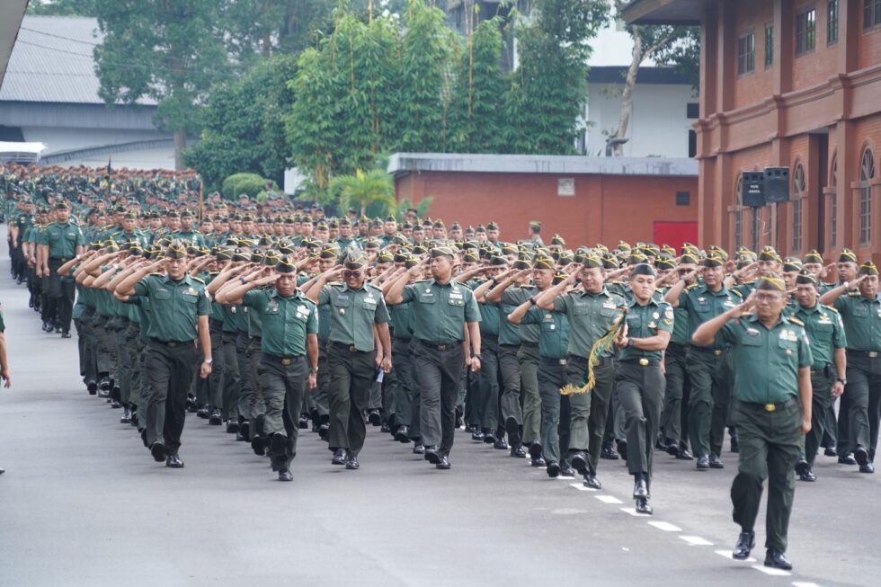 Perkuat Disiplin dan Soliditas Akmil Gelar Upacara Bendera dan Latihan Defile